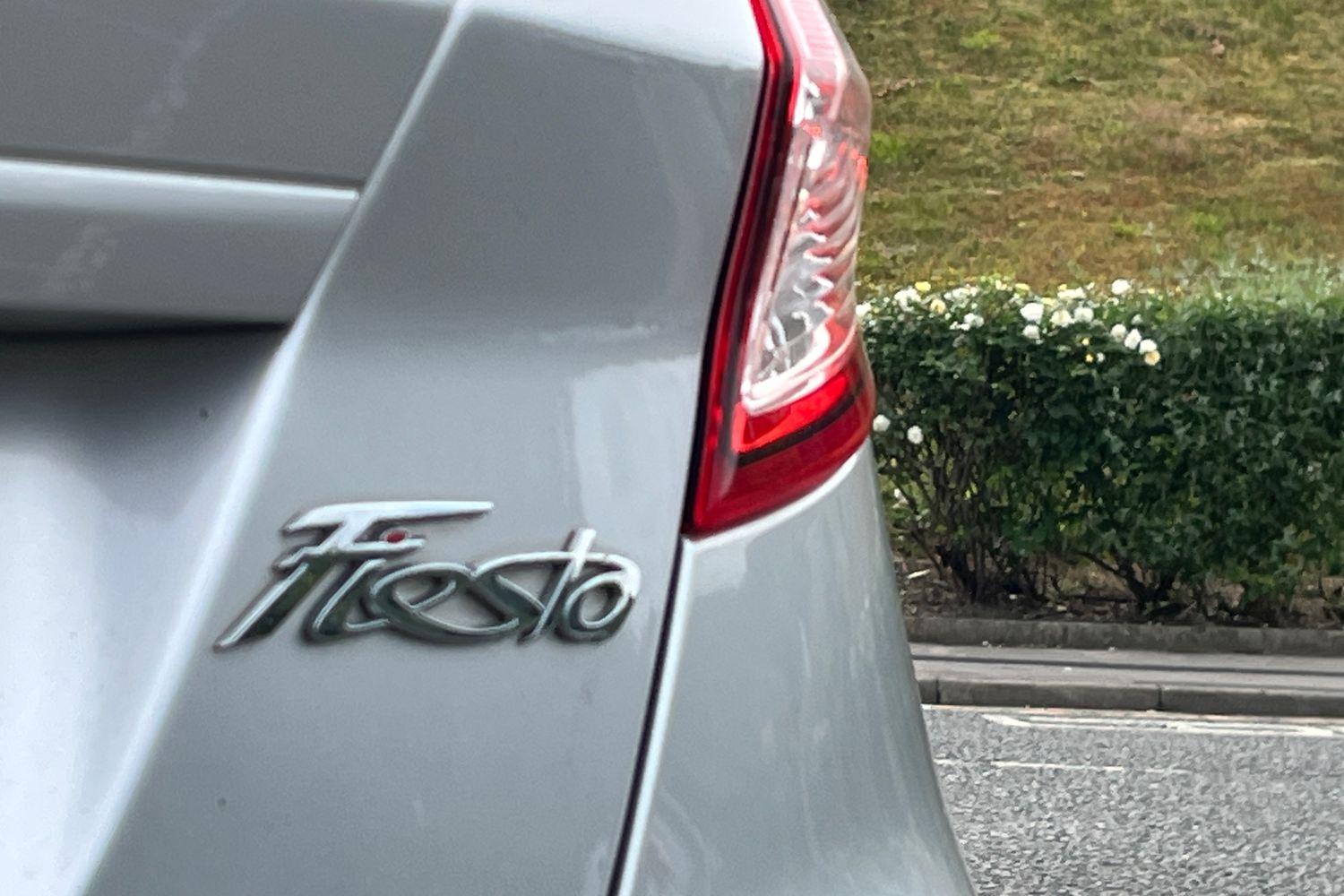 Ford FIESTA Photo 38