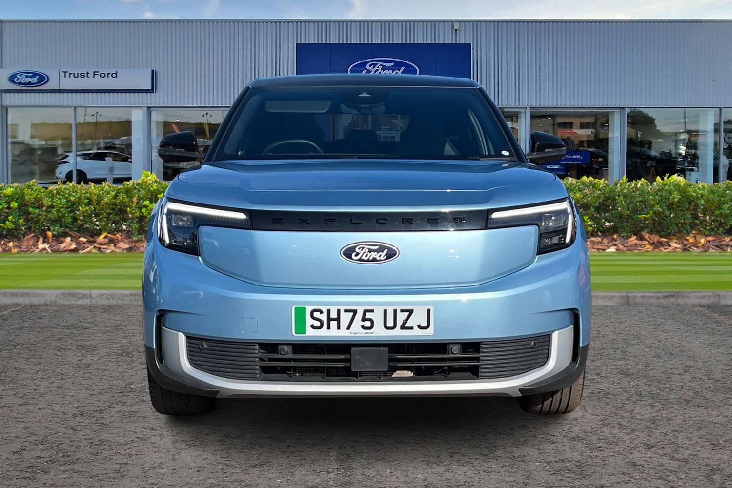 Ford Explorer Photo 5