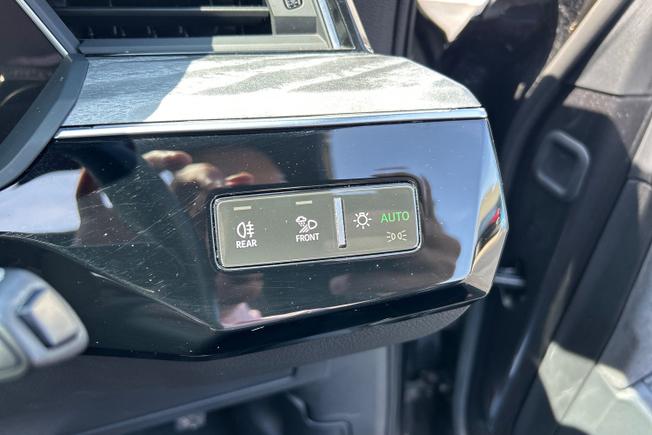 Audi e-tron S Photo 45