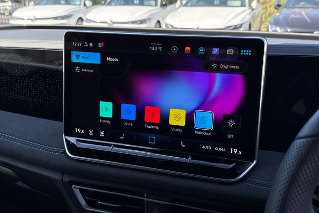 VOLKSWAGEN Tiguan Photo 43