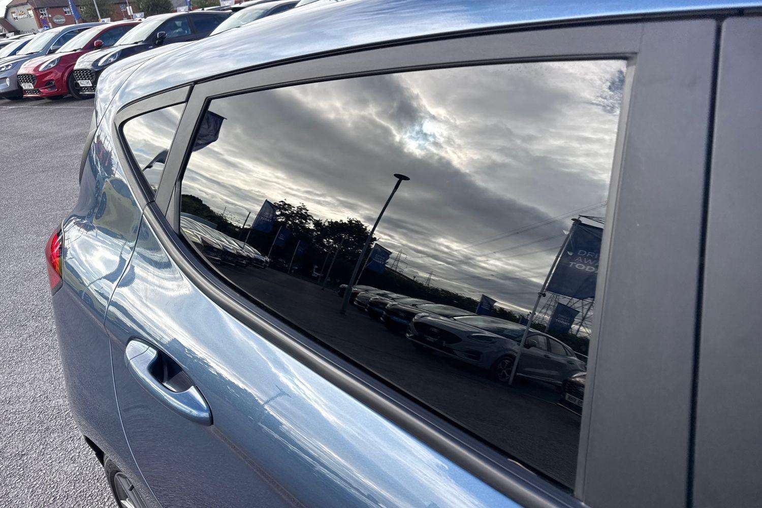 Ford FIESTA Photo 23