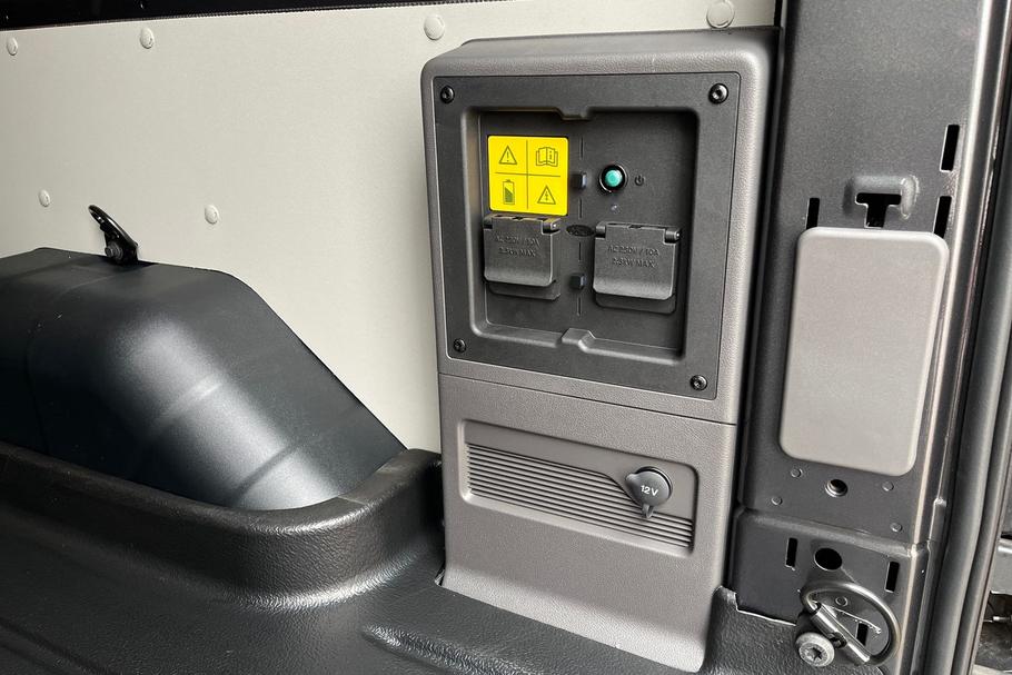 Used Ford E-TRANSIT LC75PZT 9