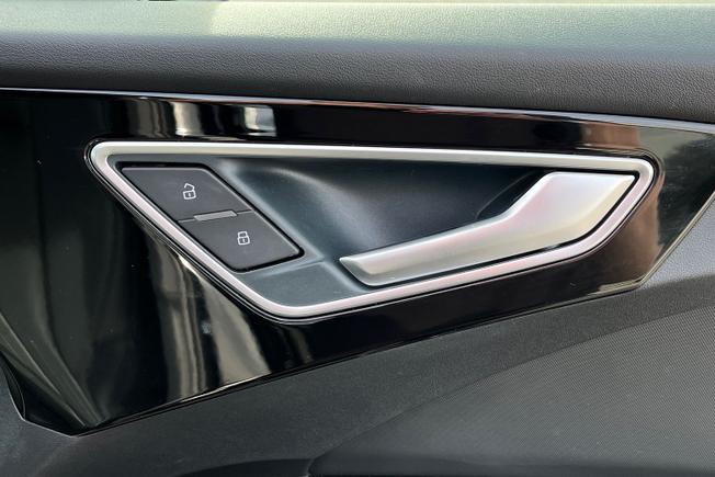 AUDI Q4 E-Tron Photo 52