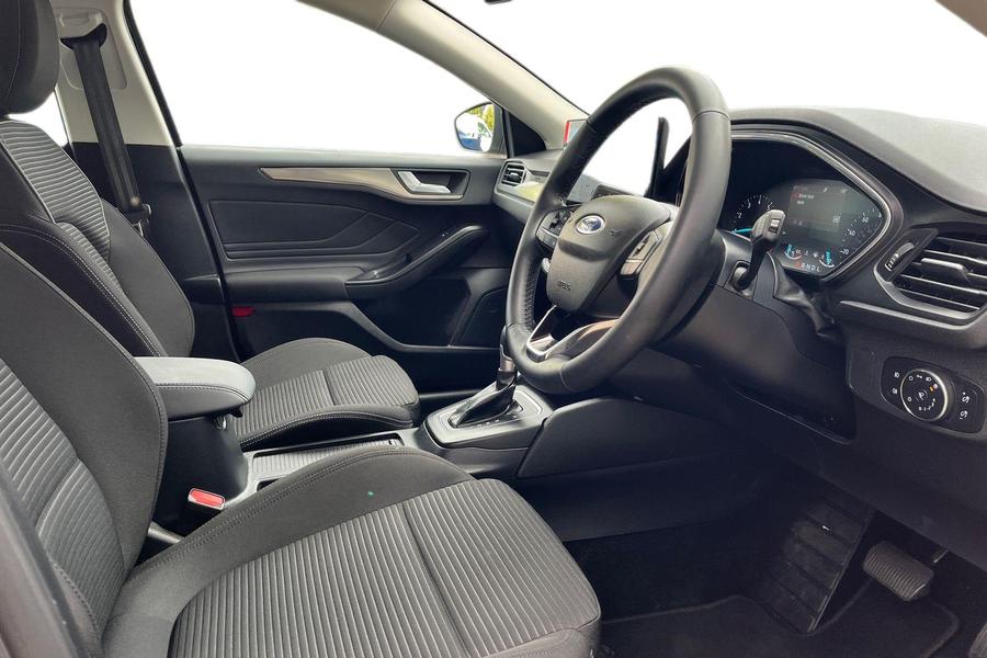 Ford FOCUS Photo autoimg-962d19e423fb11421d47da4247a6294d1244219c.jpg