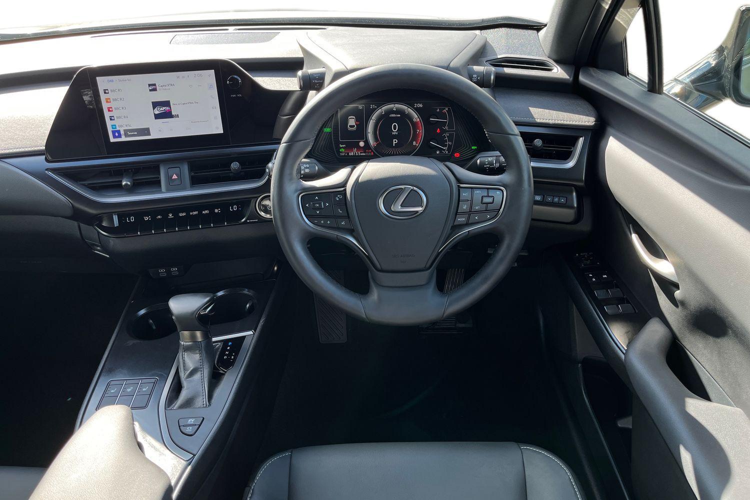 Lexus UX Photo 10