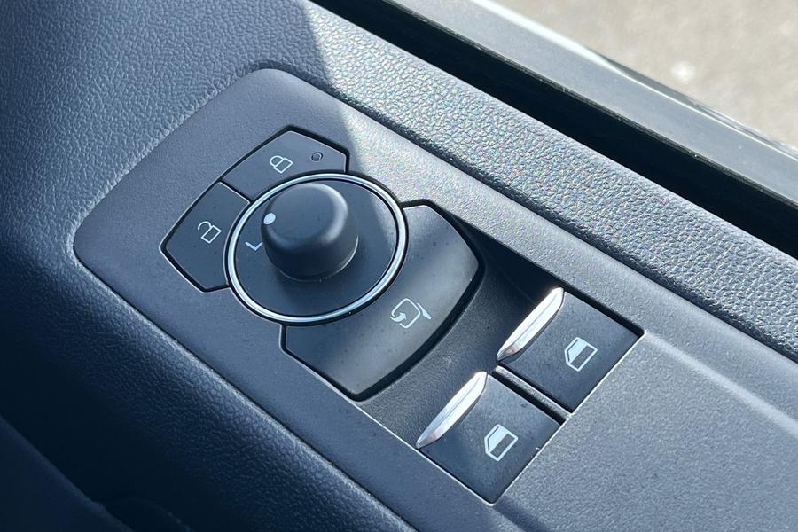 Ford E-TRANSIT CUSTOM Photo autoimg-9636c63d5f14d8e812a4f7822fc846d07d7e972c.jpg