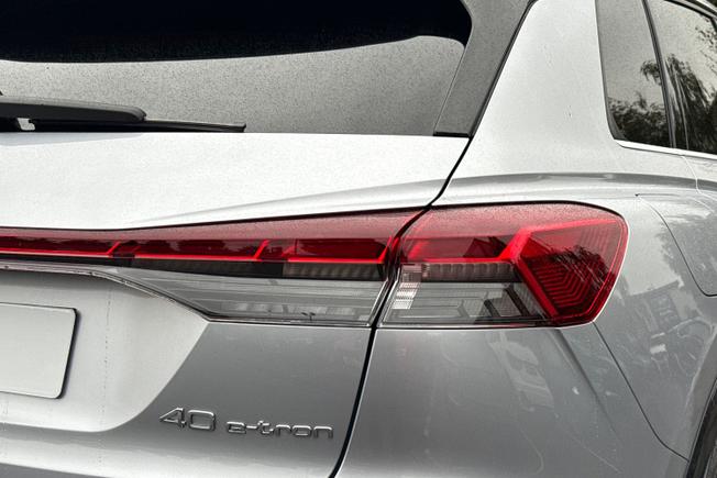 AUDI Q4 e-tron Photo 18