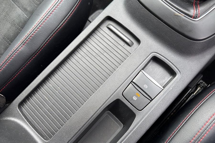 Ford Kuga Photo autoimg-963adedb2e6d7e31840785270b5a87cb7f35a49f.jpg