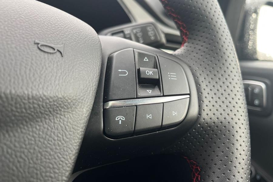 Ford KUGA Photo autoimg-964067fc91d27afcf03385f453868ae1a09d7cd0.jpg