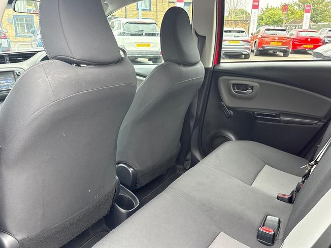 TOYOTA Yaris Photo 38