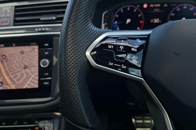 VOLKSWAGEN Tiguan Photo 16