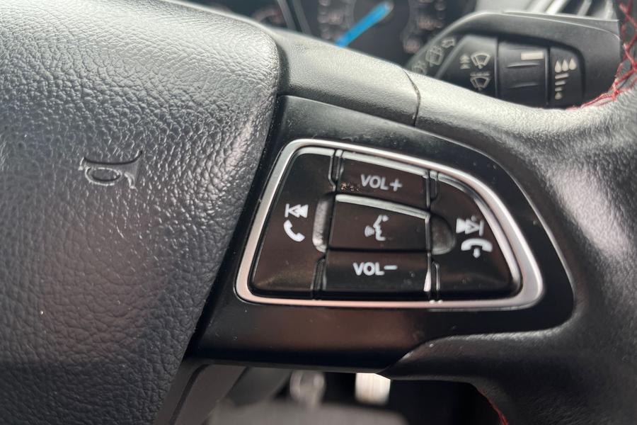 Ford KUGA Photo autoimg-964e3c6113906f1ee64624457456c98c1963706c.jpg
