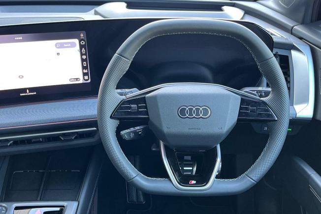 AUDI Q4 e-tron Photo 11
