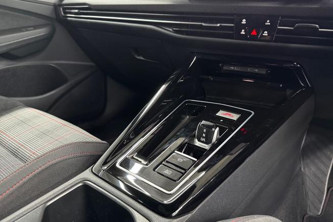 Volkswagen Golf Photo 23