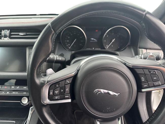 JAGUAR XF Photo 11
