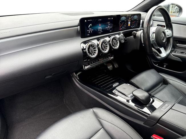 MERCEDES-BENZ CLA Photo 2
