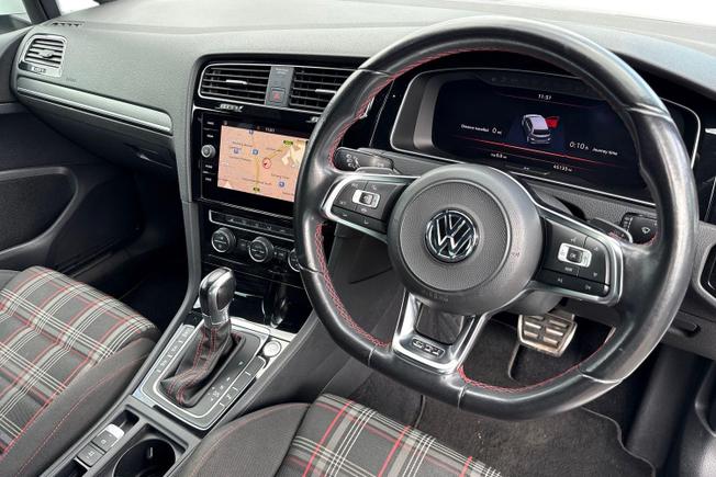 VOLKSWAGEN Golf Photo 6