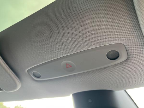 TESLA Model 3 Photo autoimg-96673a8de40a2bc307127798f3732bc35cd49818.jpg