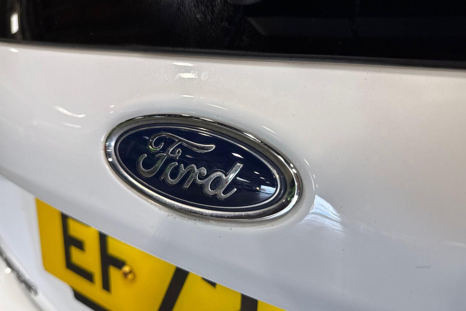 Ford FIESTA Photo 42