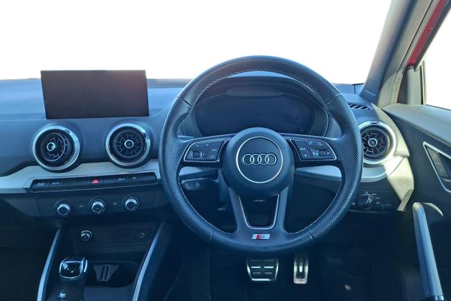 Audi Q2 Photo 11