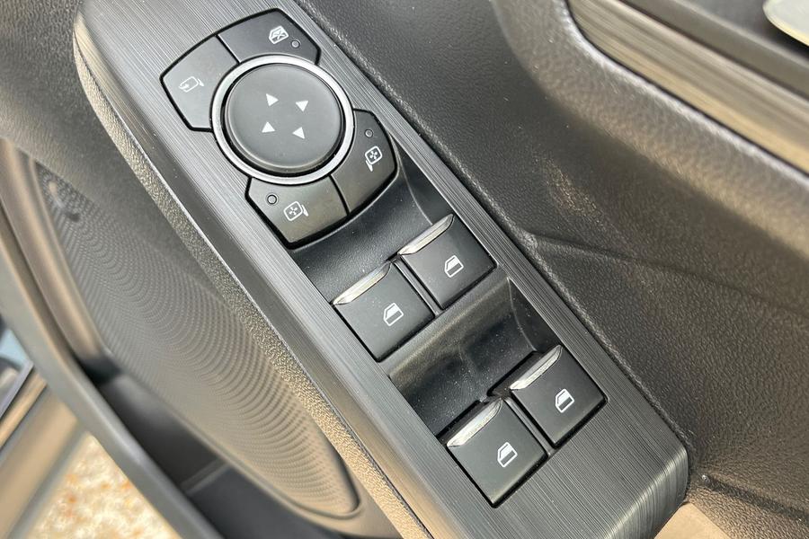 Ford KUGA Photo autoimg-966dba7034acdb9eb2c4ddcdf2349a901532a520.jpg