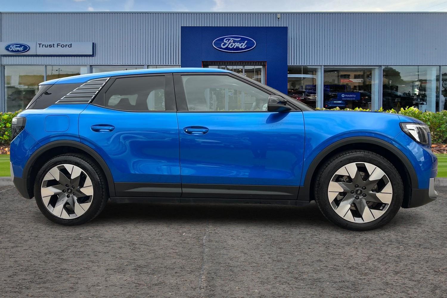 Ford Explorer Photo 2