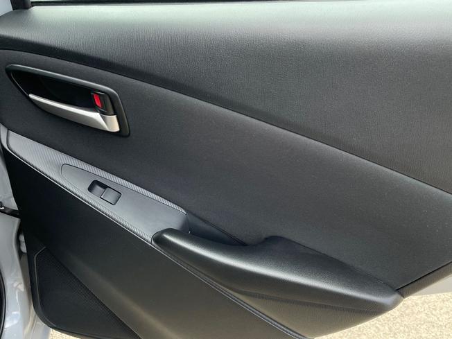 MAZDA Mazda2 Photo 30