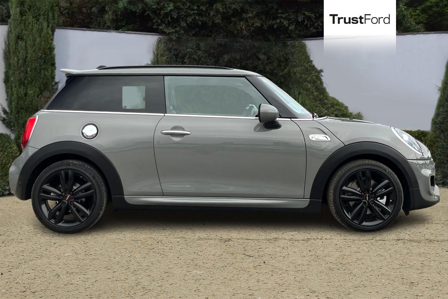 MINI Hatch Photo 2