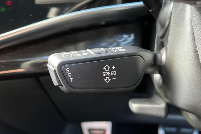 AUDI Q8 Photo 26