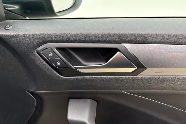 VOLKSWAGEN T-Roc Photo 28
