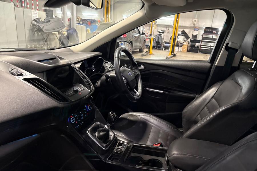 Ford KUGA Photo autoimg-9682ecf10454f935c35ef8ae05858f41ec6db6f4.jpg