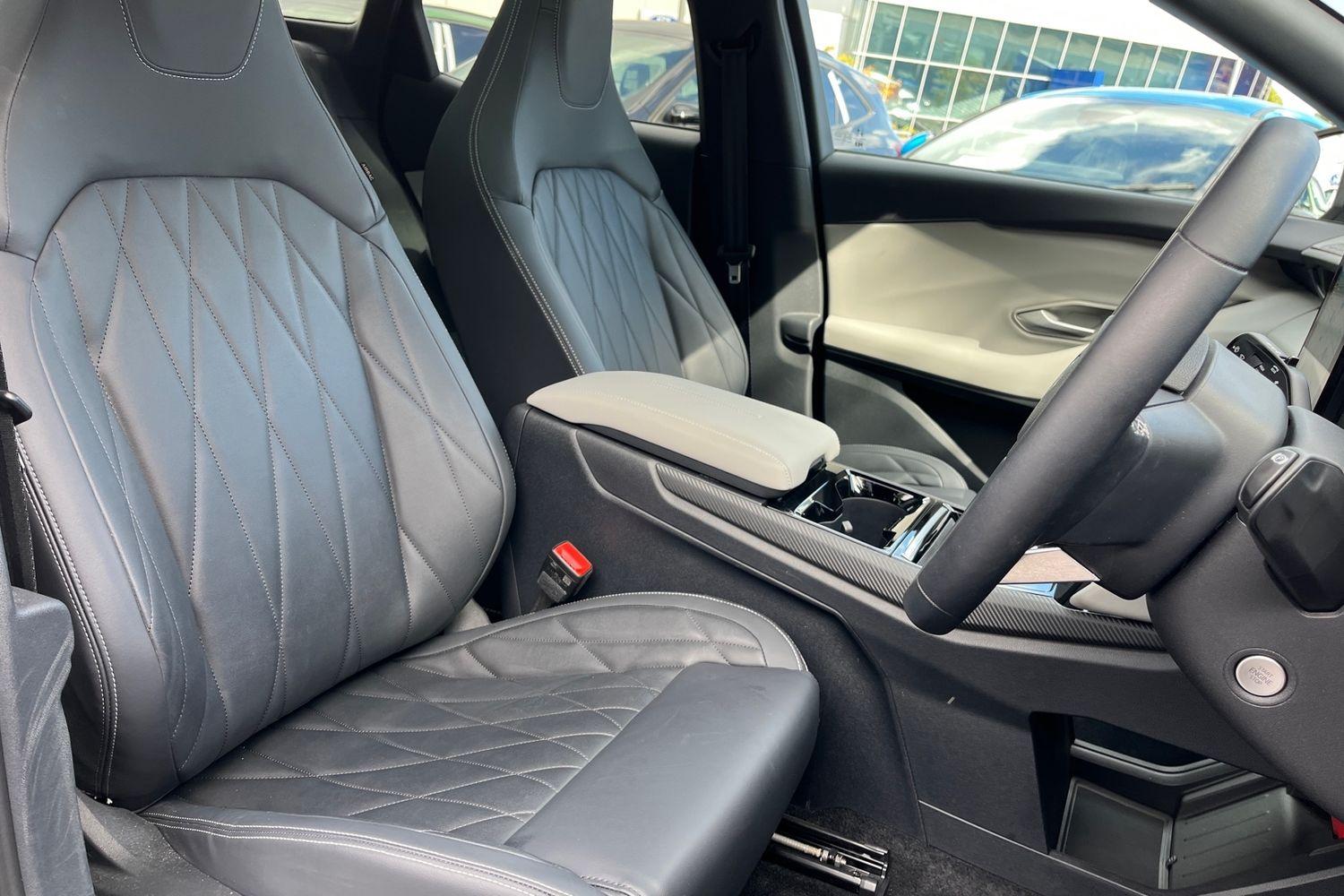Ford Explorer Photo 16