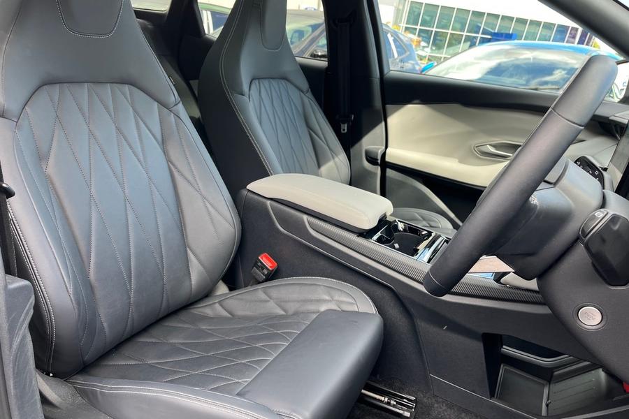Ford Explorer Photo autoimg-968b47adce8e914b9970f53bfc3ff8ee25d9926d.jpg