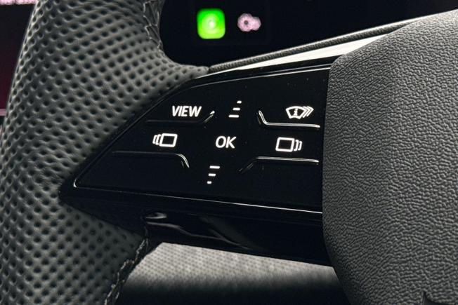 AUDI A6 Saloon Photo 16