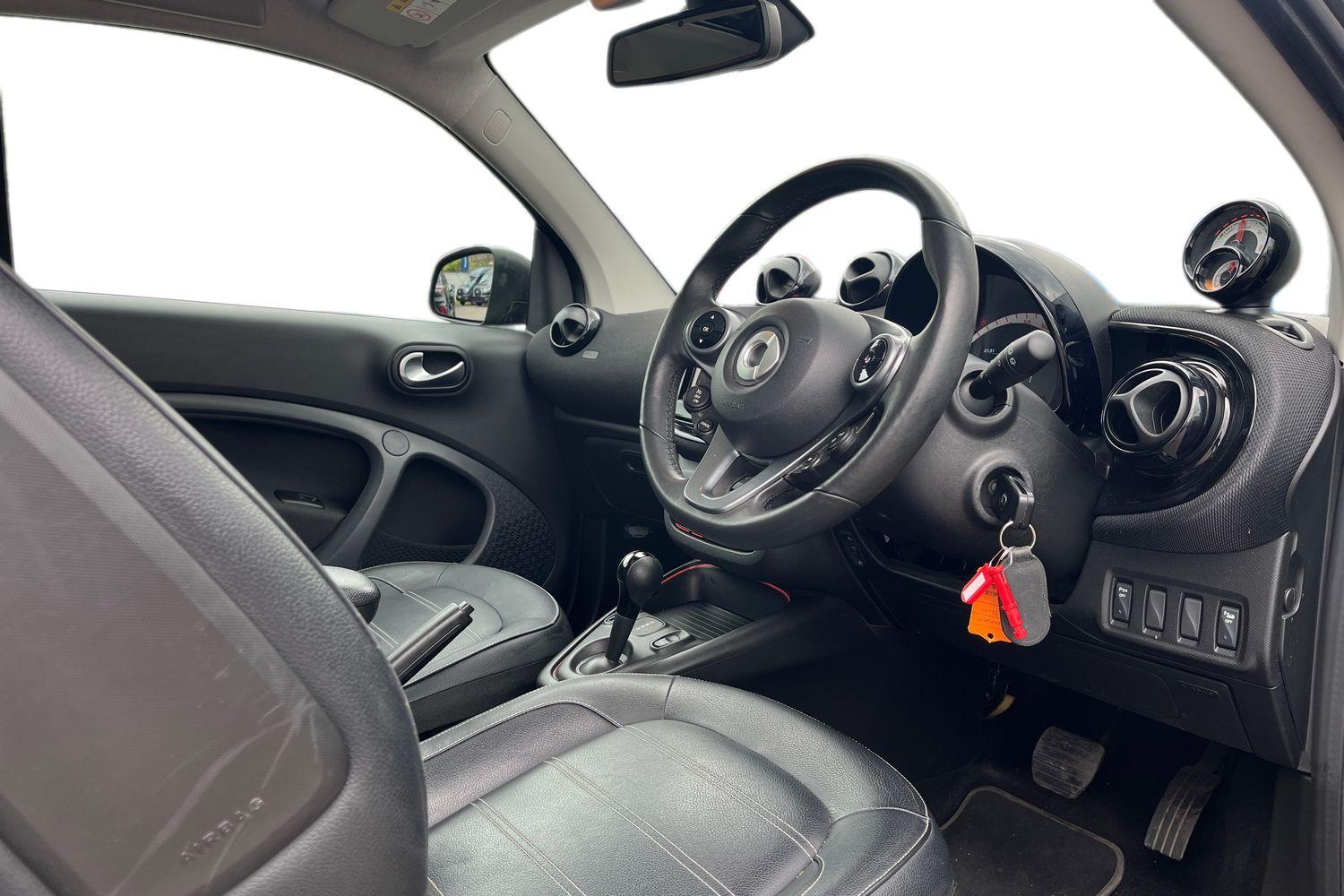 smart FORTWO COUPE Photo 8