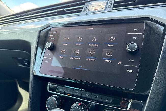 VOLKSWAGEN Passat Photo 33