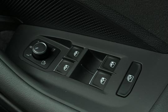 Volkswagen Passat Photo autoimg-969788b78138157fa4fdf88d4785e3d90abffc1e.jpg