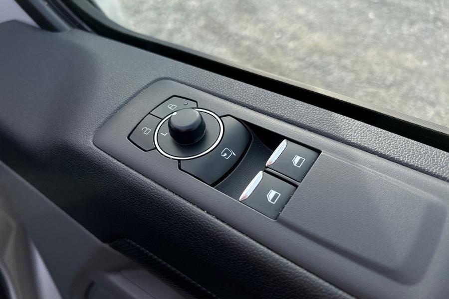 Ford TRANSIT CUSTOM Photo autoimg-9698c1b6eb8dfb52edf749135ad102428dbea0fe.jpg