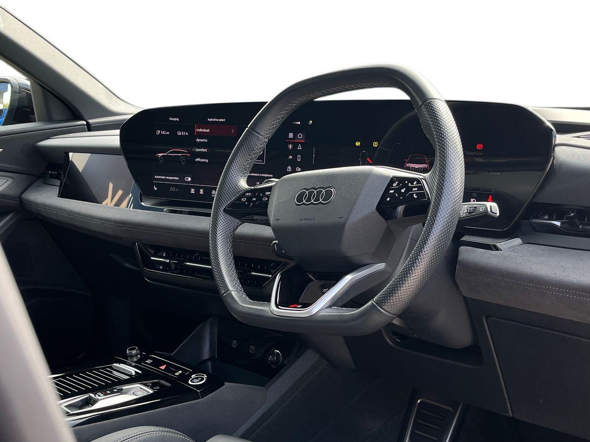 Audi Q6 e-tron Photo 20