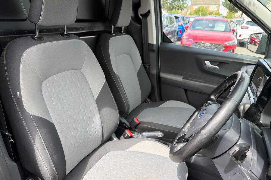 Ford TRANSIT COURIER Photo autoimg-96ac7f2f4df7e2c1043dcab564ab6250d9de2437.jpg