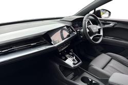 AUDI  Q4 Photo 2