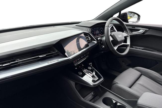 AUDI  Q4 Photo 2