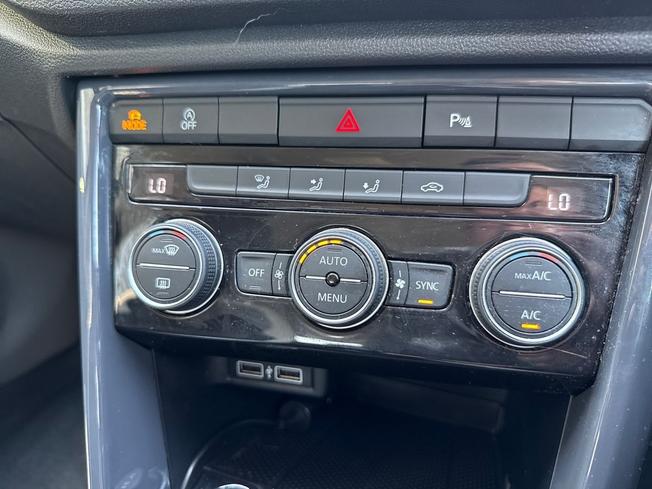 VOLKSWAGEN T-Roc Photo 28
