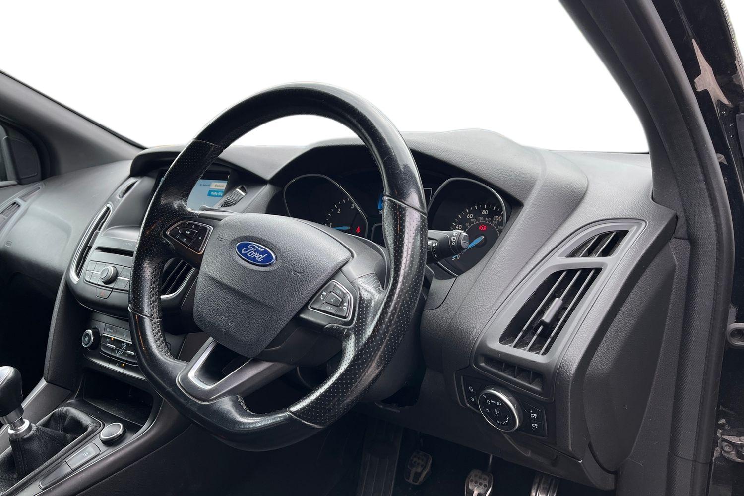 Ford FOCUS Photo 8