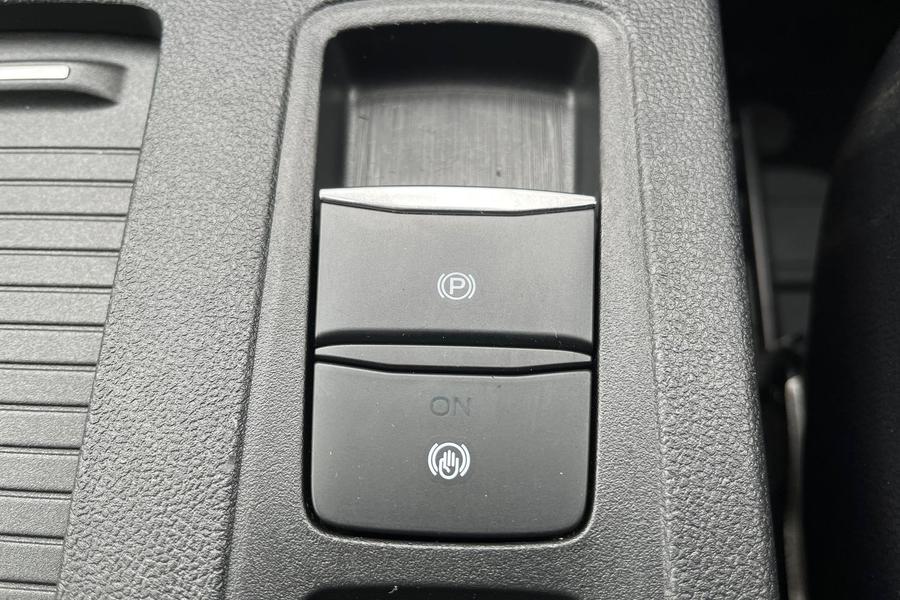 Ford Kuga Photo autoimg-96bda08431da92f1fa28cb7e9c30dacebb9e5ddb.jpg