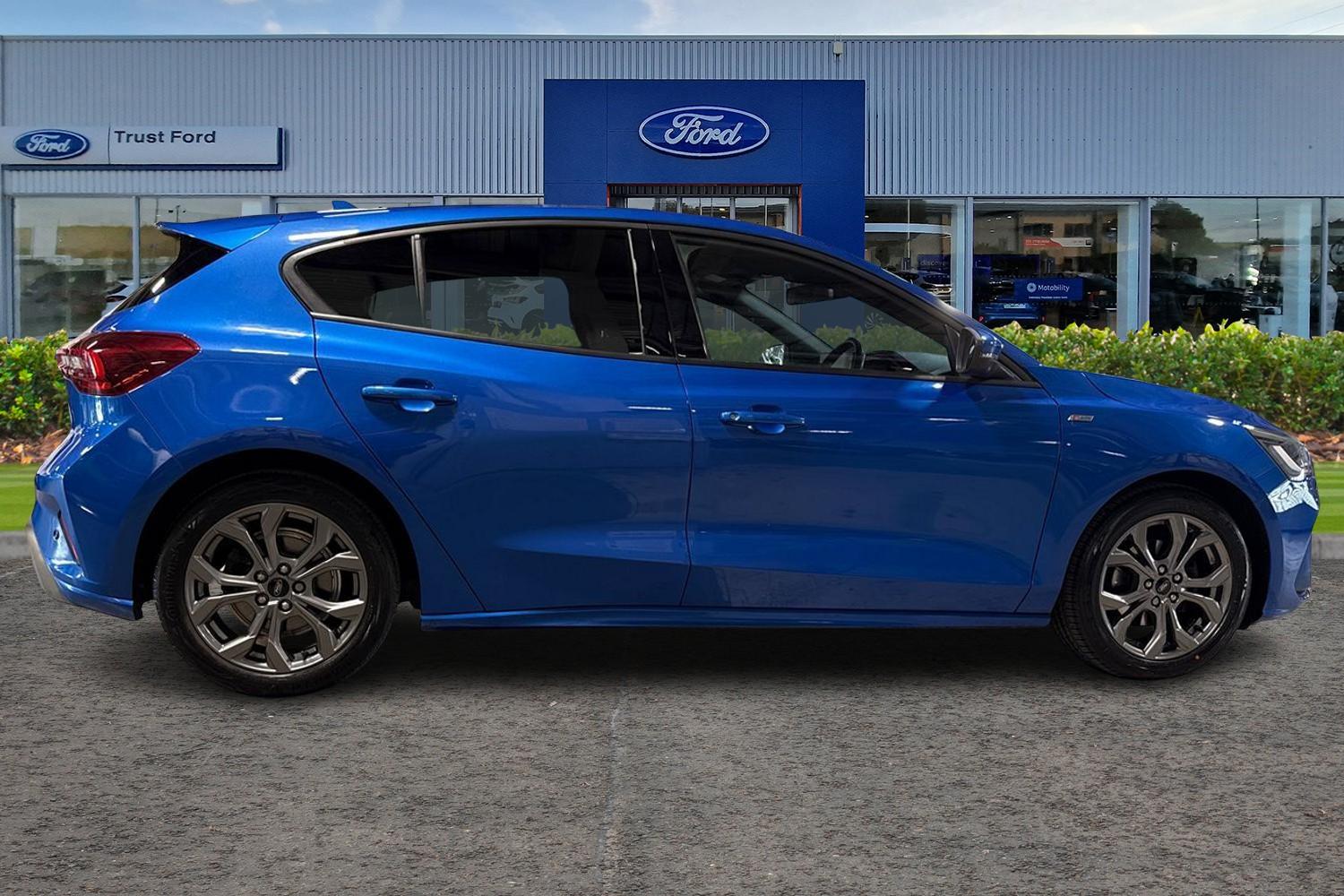 Ford FOCUS Photo 2