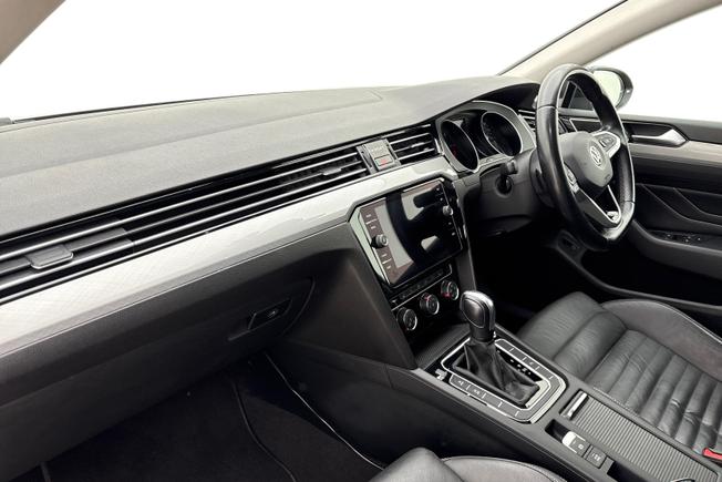 Volkswagen Passat Photo 2