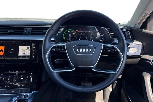AUDI e-tron Photo 11