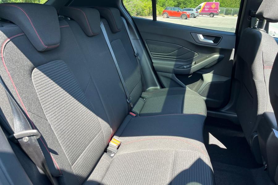 Ford FOCUS Photo autoimg-96ce37e91e6278f964cd87f246249aefea954512.jpg