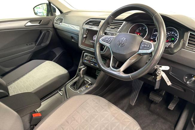 VOLKSWAGEN Tiguan Photo 6